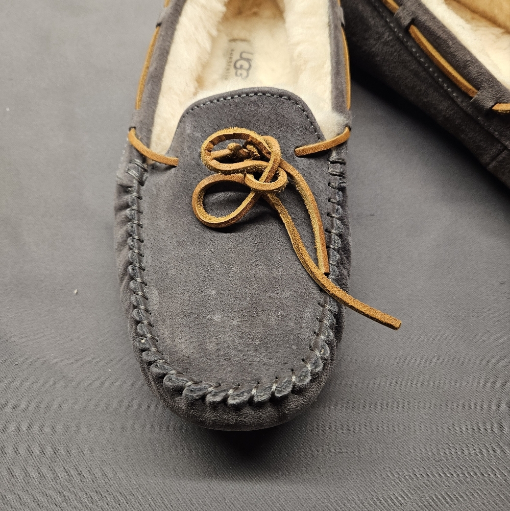 UGG Dakota Moccasins Sheepskin Slippers Women’s Size 8 / EUR 6.5 - Picture 2 of 8